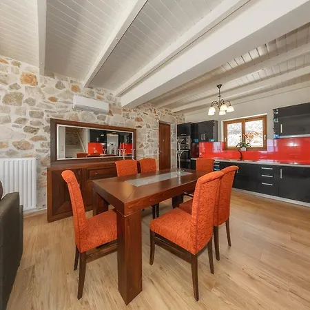 Villa Orient Deluxe Volimes