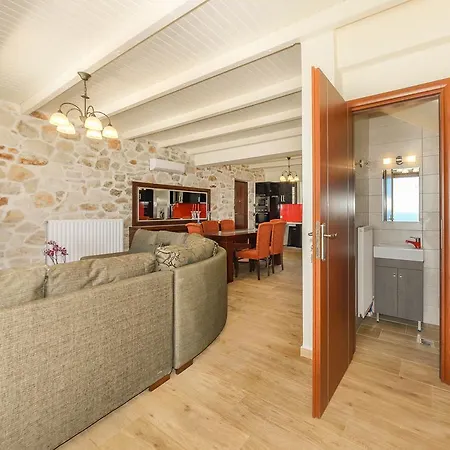 Villa Orient Deluxe Volimes