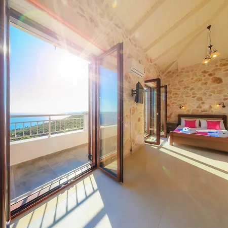 Orient Deluxe Villa Volímai